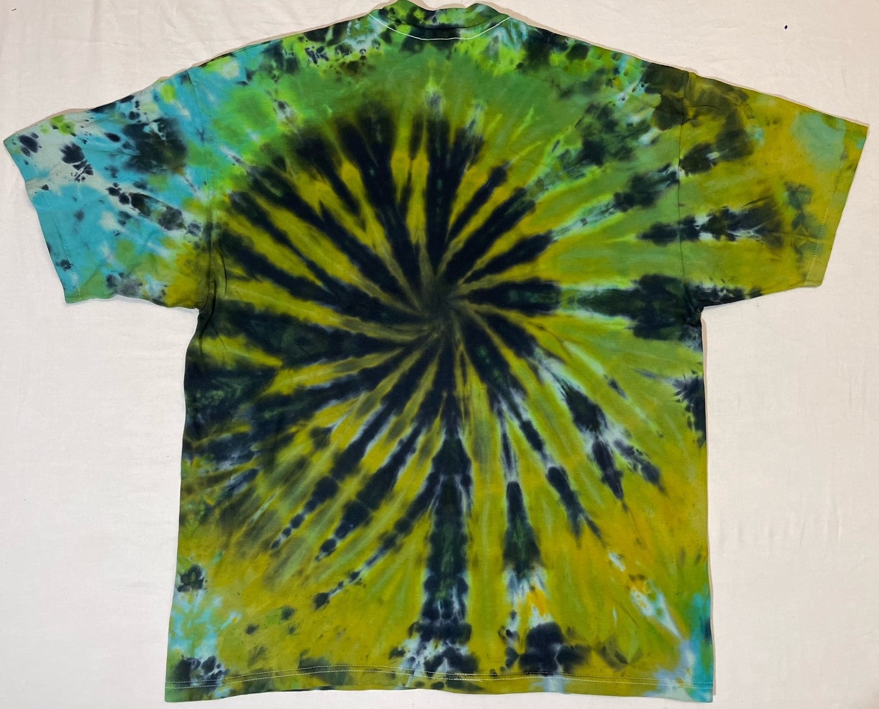 REGGAE PLANET CUSTOM TIE DYE T-SHIRT XXL (SIZE 2XL) (BIG MOUNTAIN MERCHANDISE)